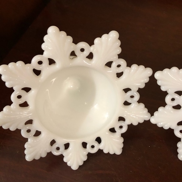 Vintage Westmoreland Ring and Petal Candleholders - Picture 7 of 8